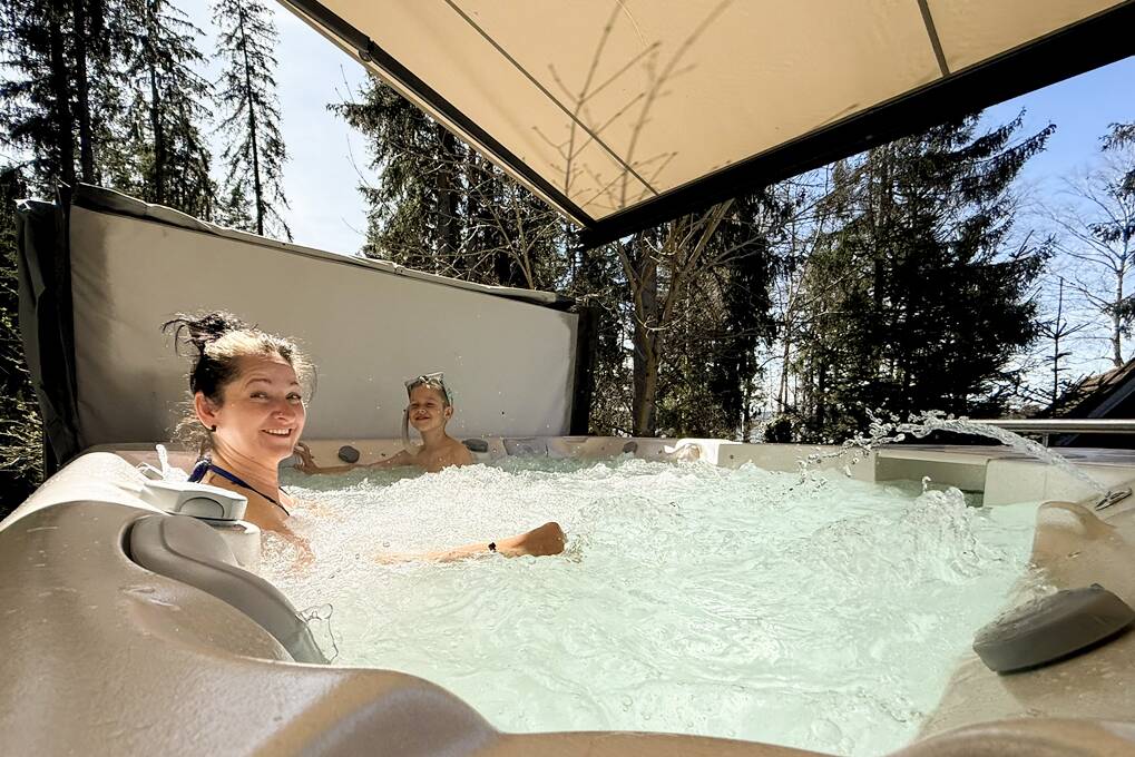 Das private Whirlpool des Hauses Lukas mit Aussicht an den Lipno-See - Lipno Club