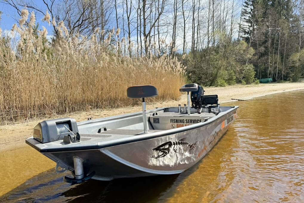 Das Fischerboot BASS auf dem Lipno-See – Ein kompaktes Aluminiumboot mit ausgezeichneter Stabilität und modernem Echolot