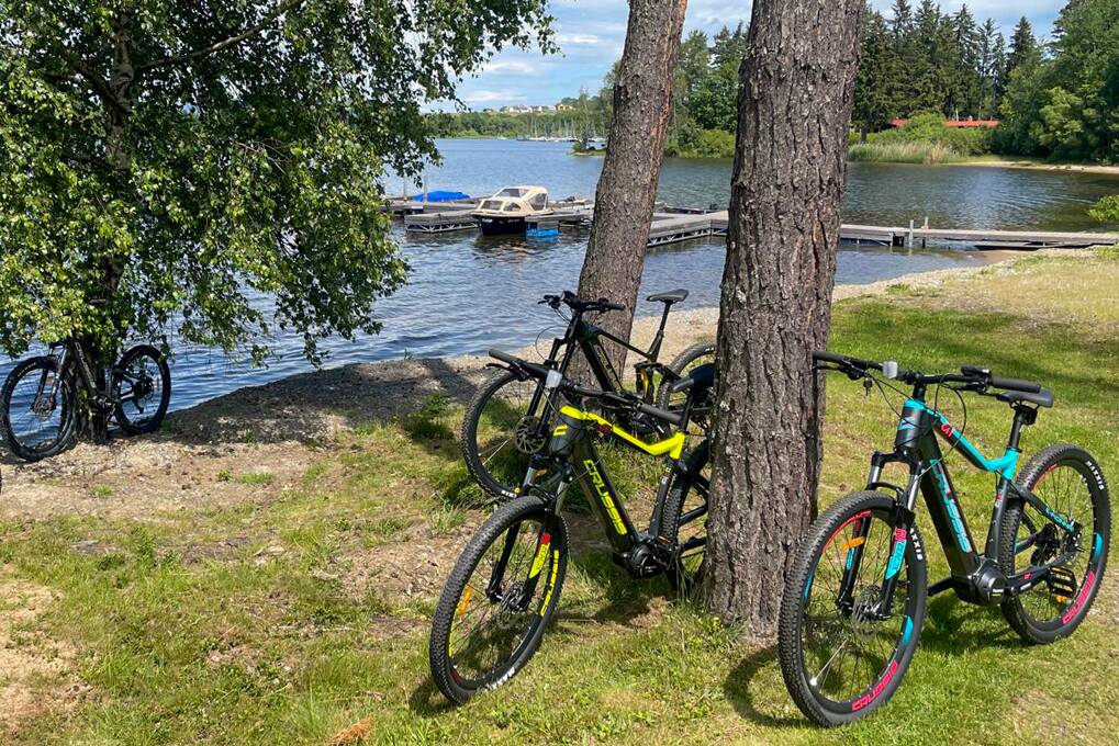 Elektroräder mit einer Reichweite von bis zu 150 km – ideal, um die Schönheit des Böhmerwaldes und der Umgebung des Lipno-Stausee zu entdecken