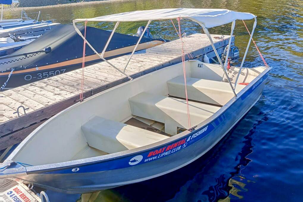 Mit dem Ausflugsboot Marine erreichen Sie interessante Orte auf dem Lipno-See schneller als auf dem Festland